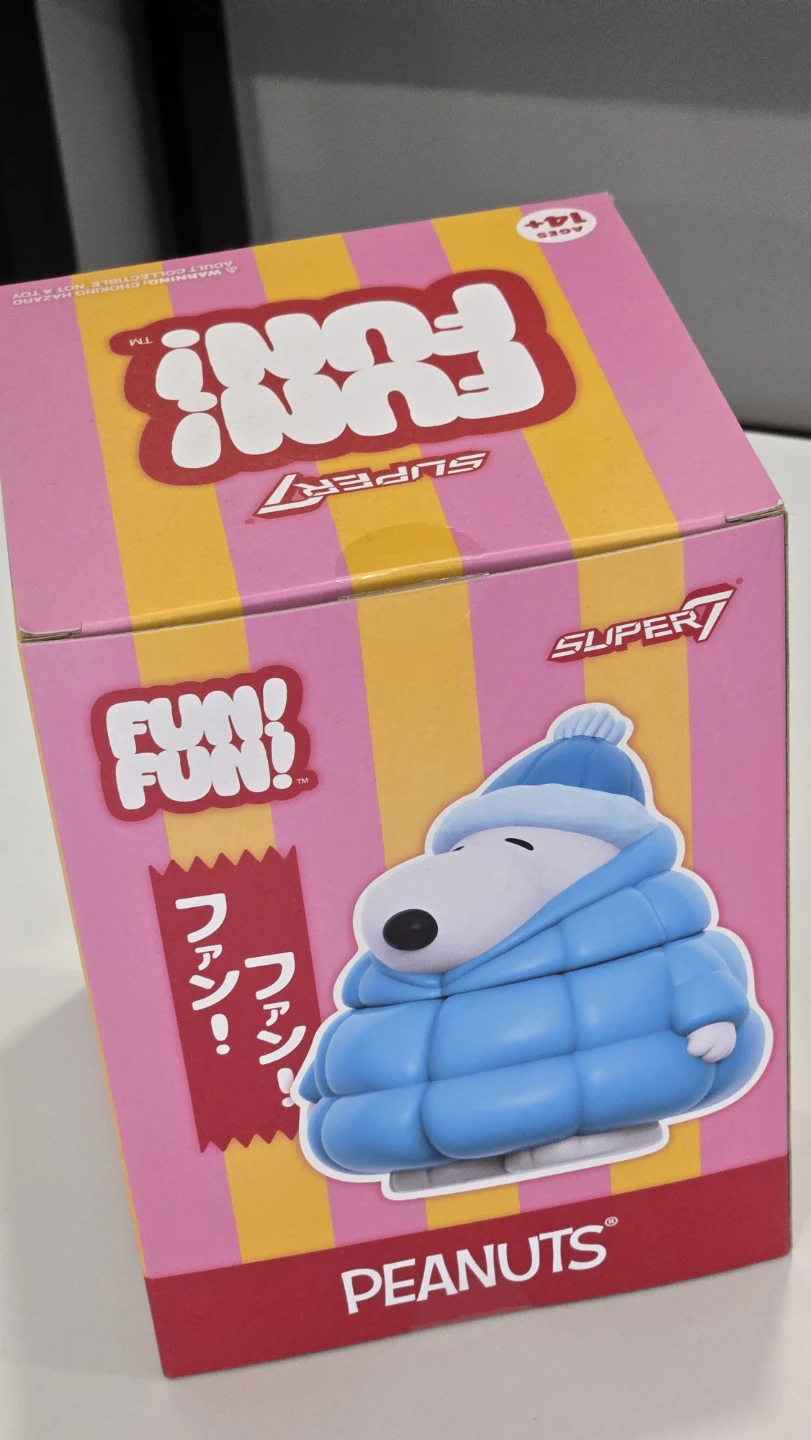 Super7 Fun! Fun! Peanuts Puffy Coat Snoopy Figure - photo 3