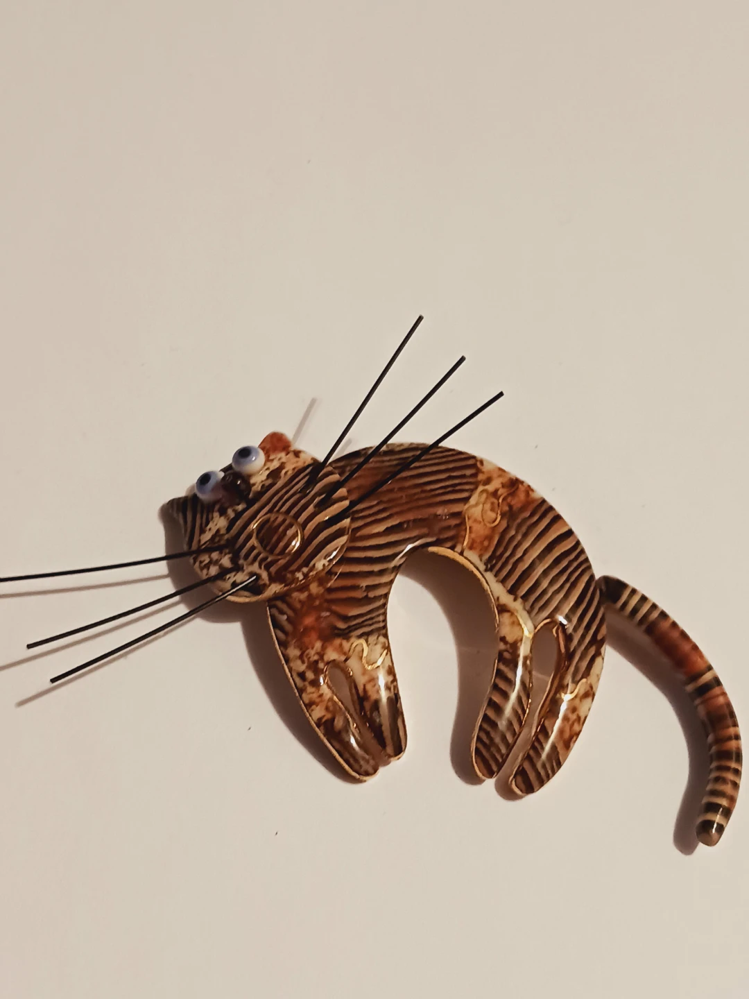 Gorgeos Vintage Articulated Striped Cat Brooch - photo 3
