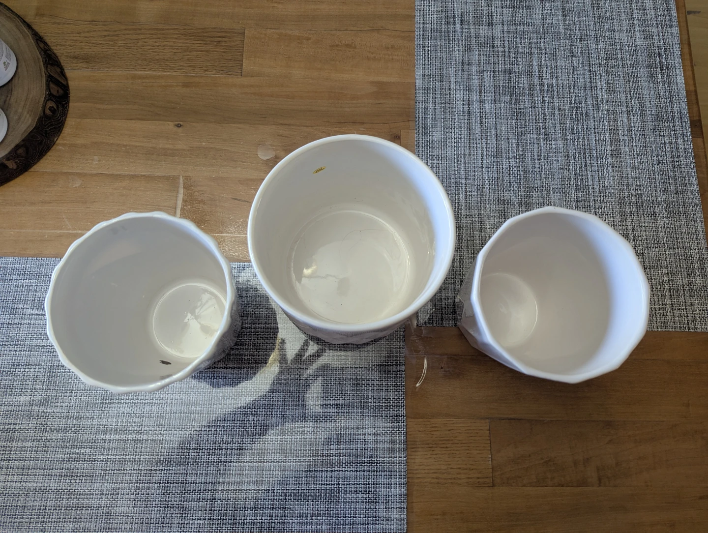 3 White Ceramic Plant Pots - photo 2