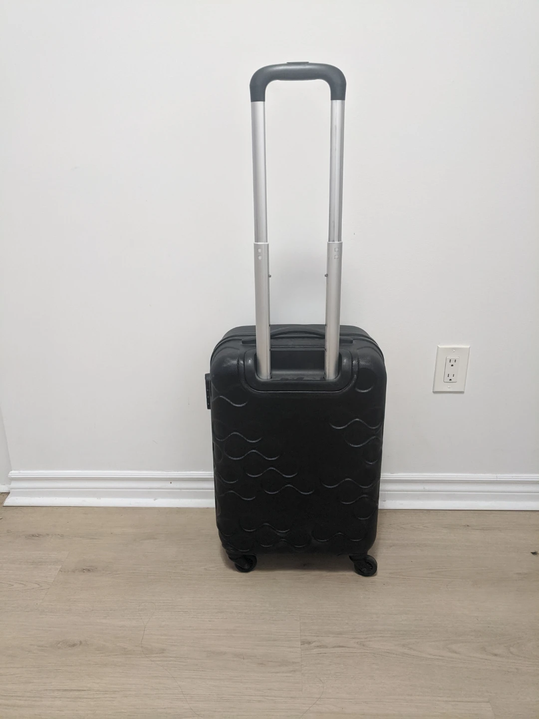 Carry-On Luggage(free Delivery) - photo 3