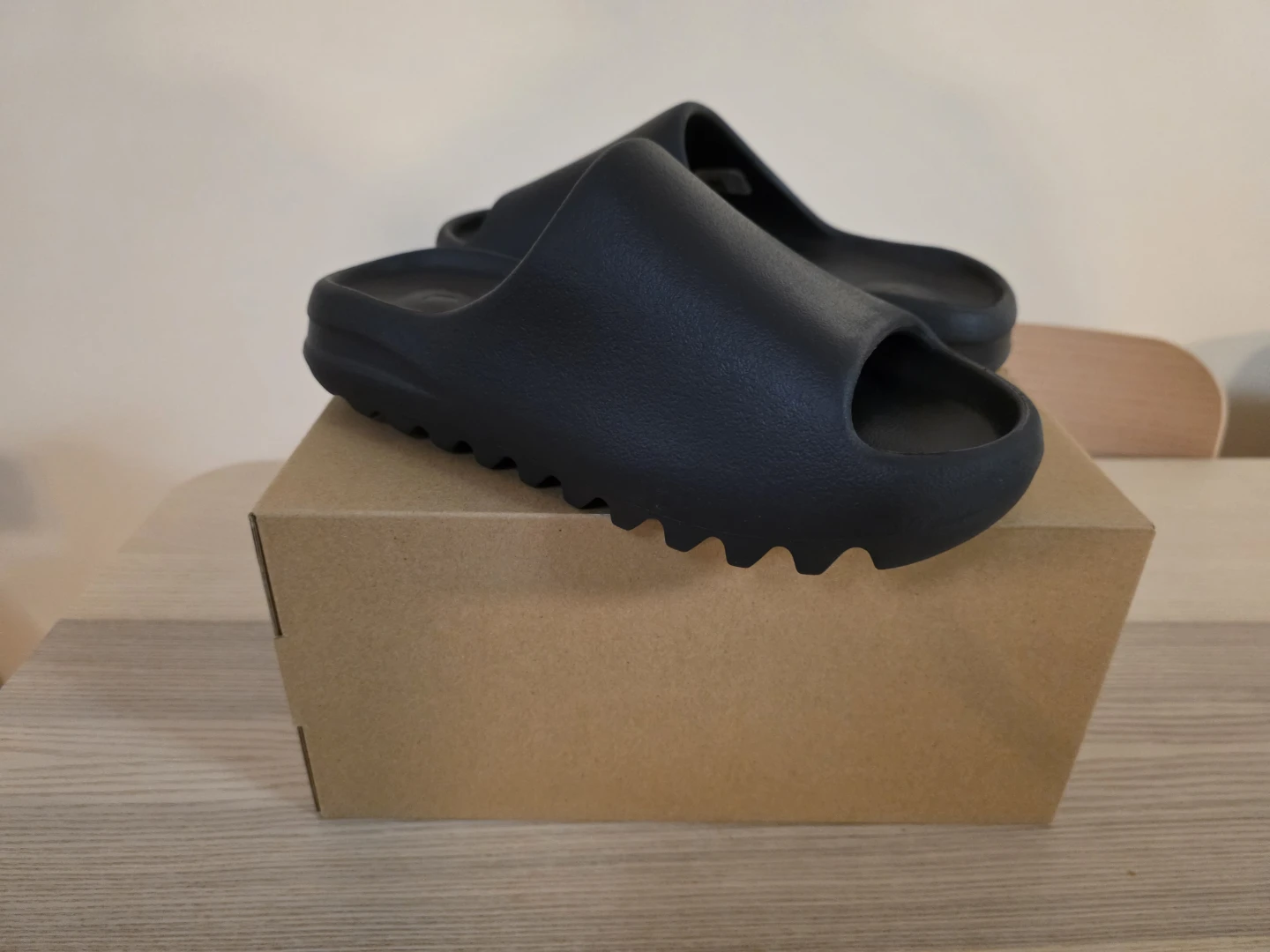 Adidas Yeezy Slide Onyx Size 6