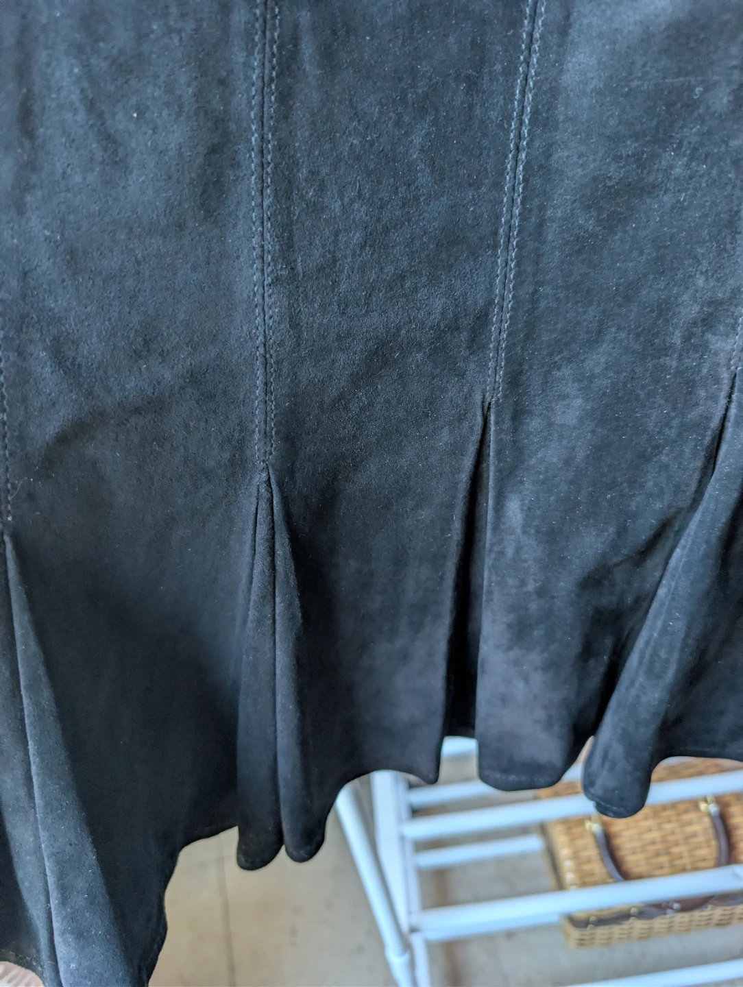 Danier Leather Black Suede Skirt - photo 3