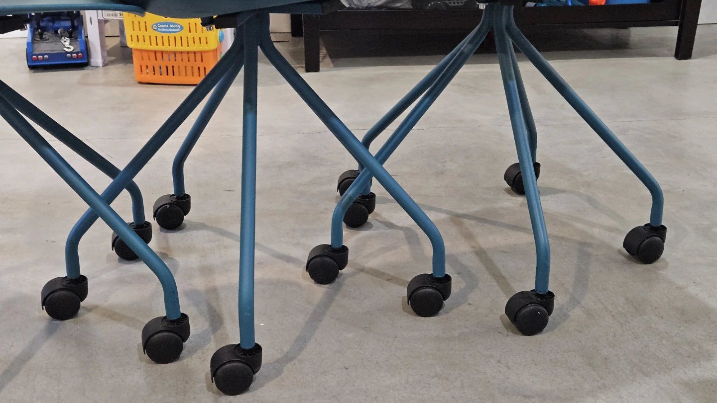 Set of 4 Teal Blue Molded Plastic Office Chairs on Wheels - photo 2