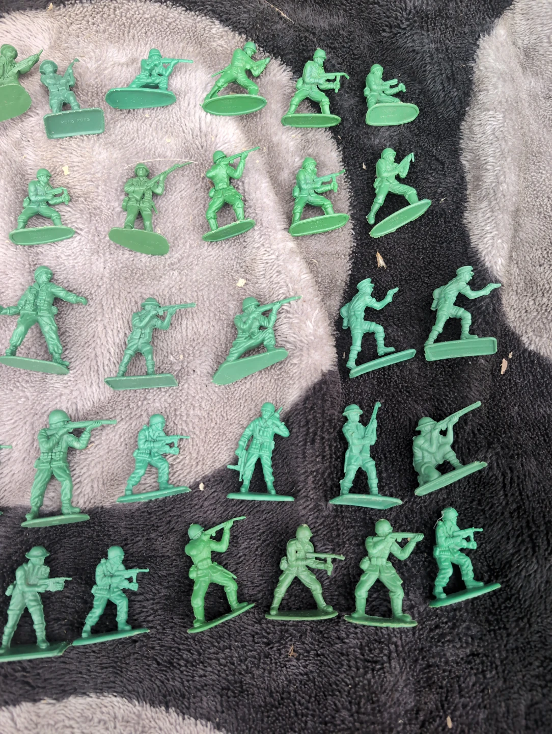 Vintage Plastic Army Men and Toy Soldier Set - photo 5