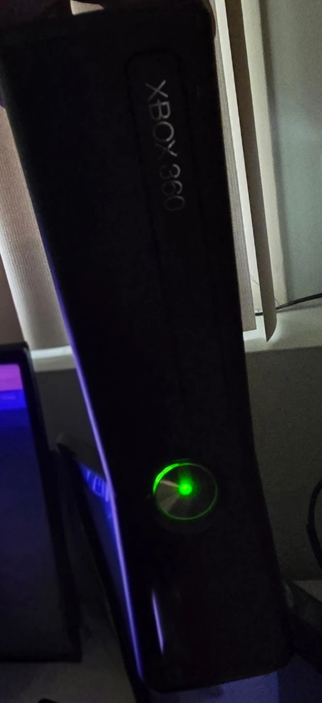 Microsoft Xbox 360  with Controller - photo 3