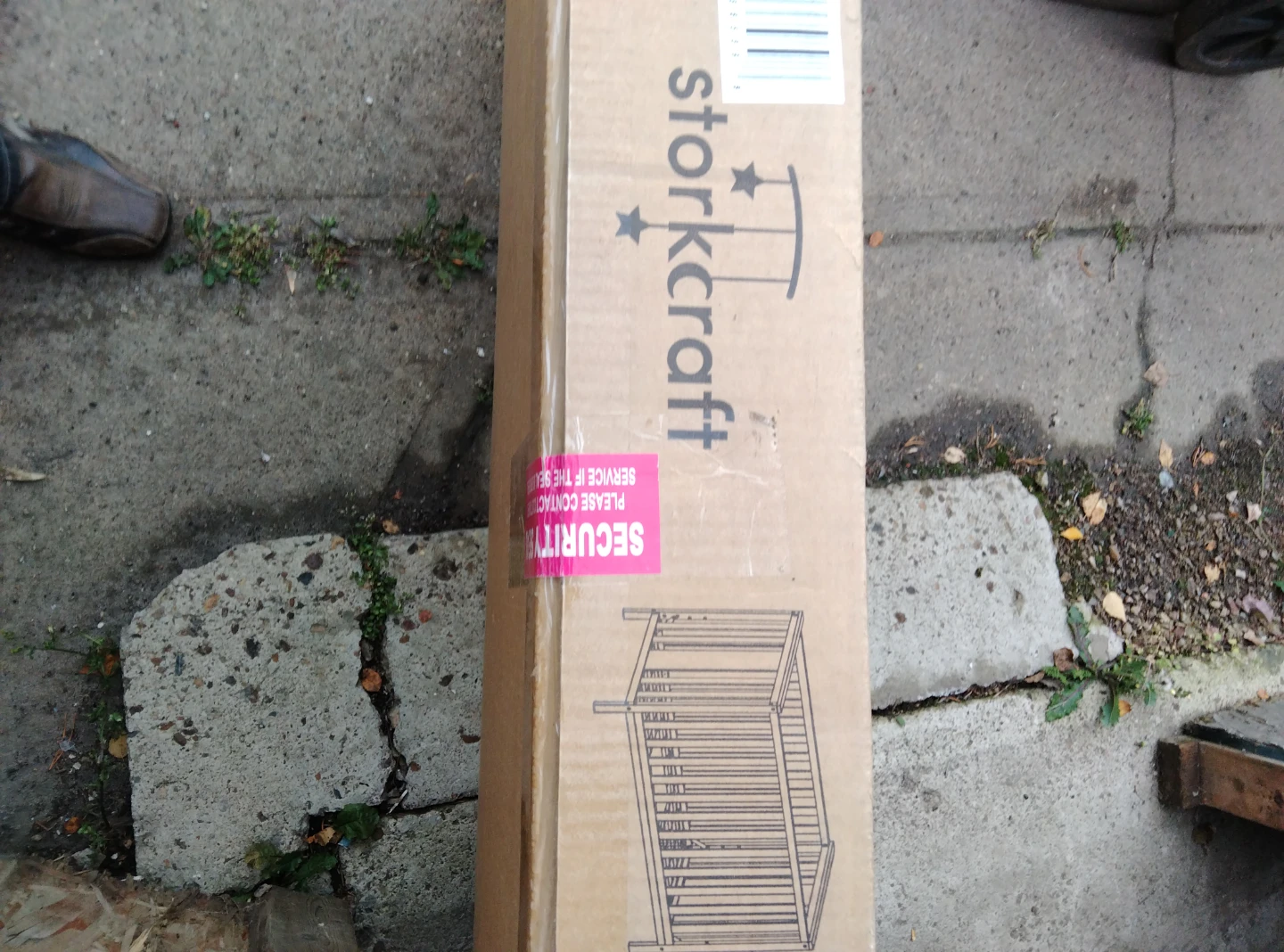 Storkcraft 4 in 1 convertible crib / daybed new in box
