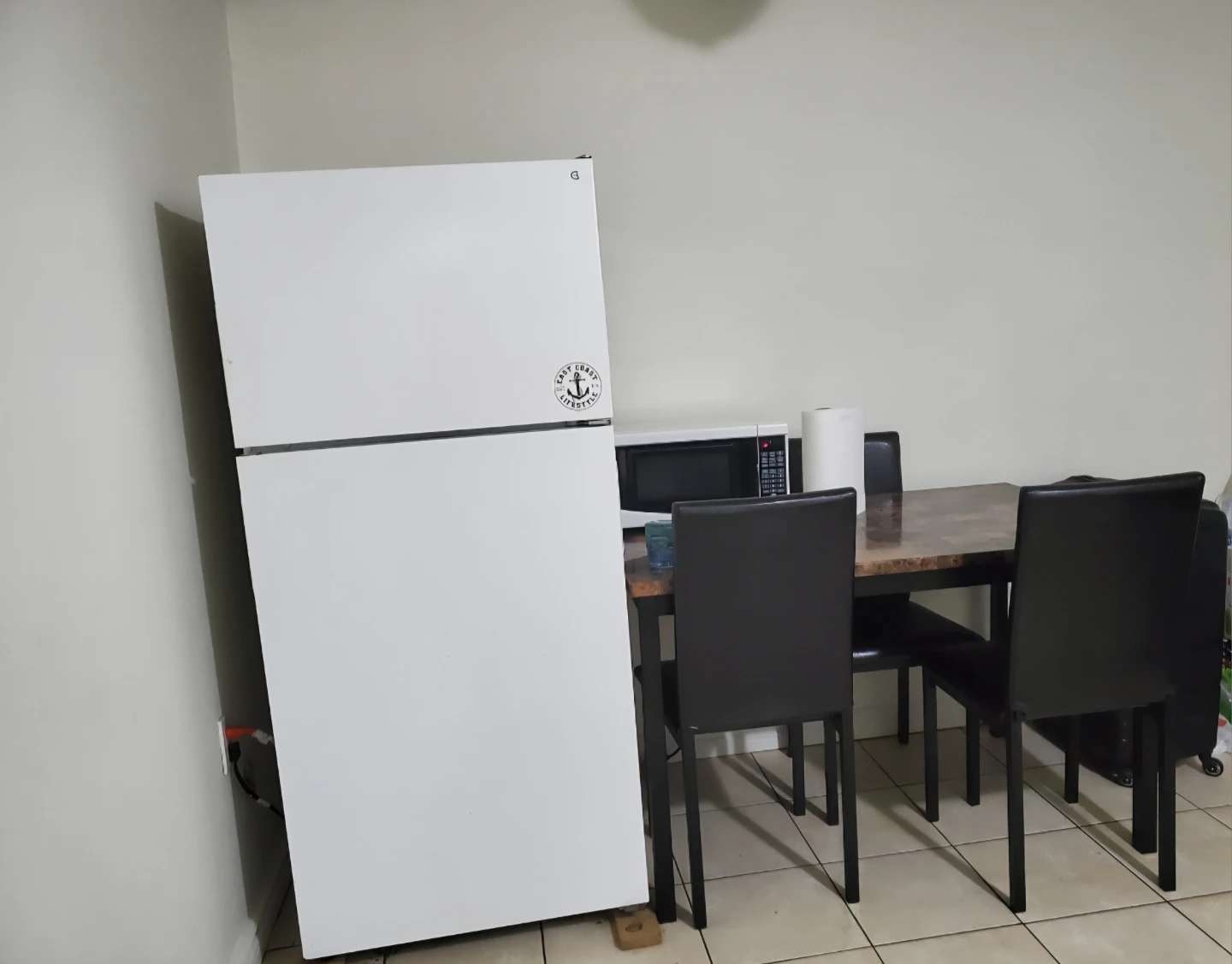 2 bedroom basement apartment for rent - photo 2