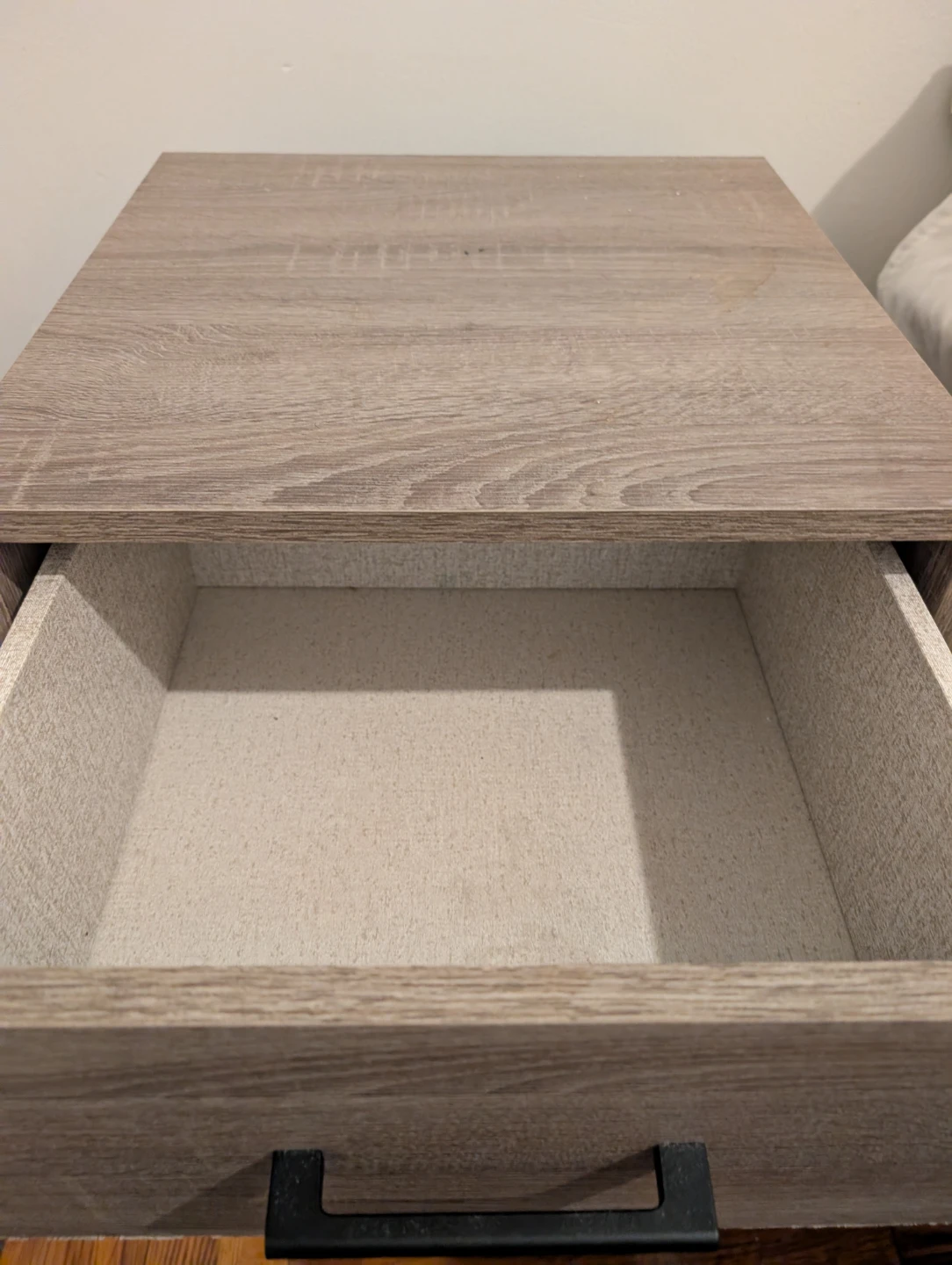 Like new Nightstand - photo 2