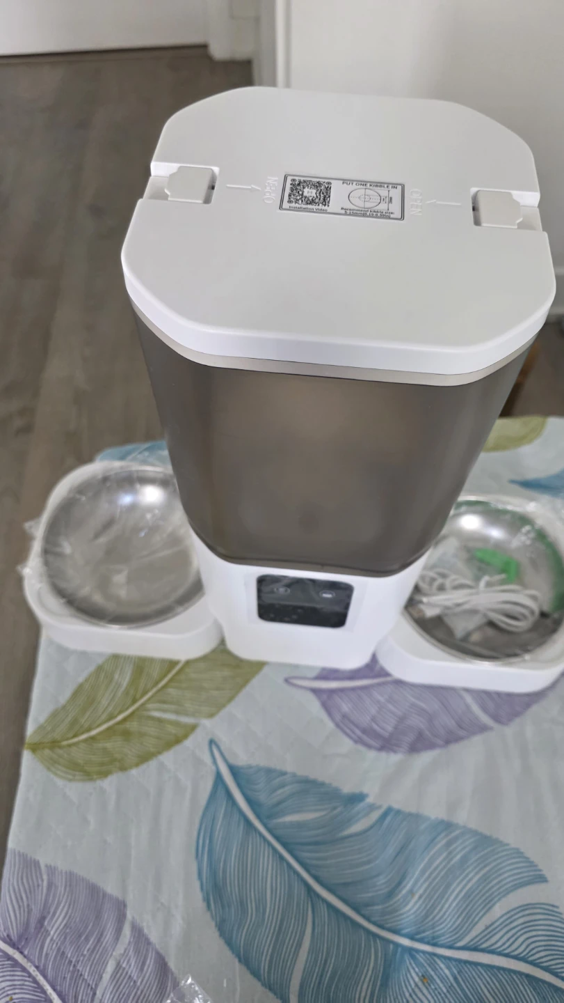 Brand new Automatic pet feeder - photo 5