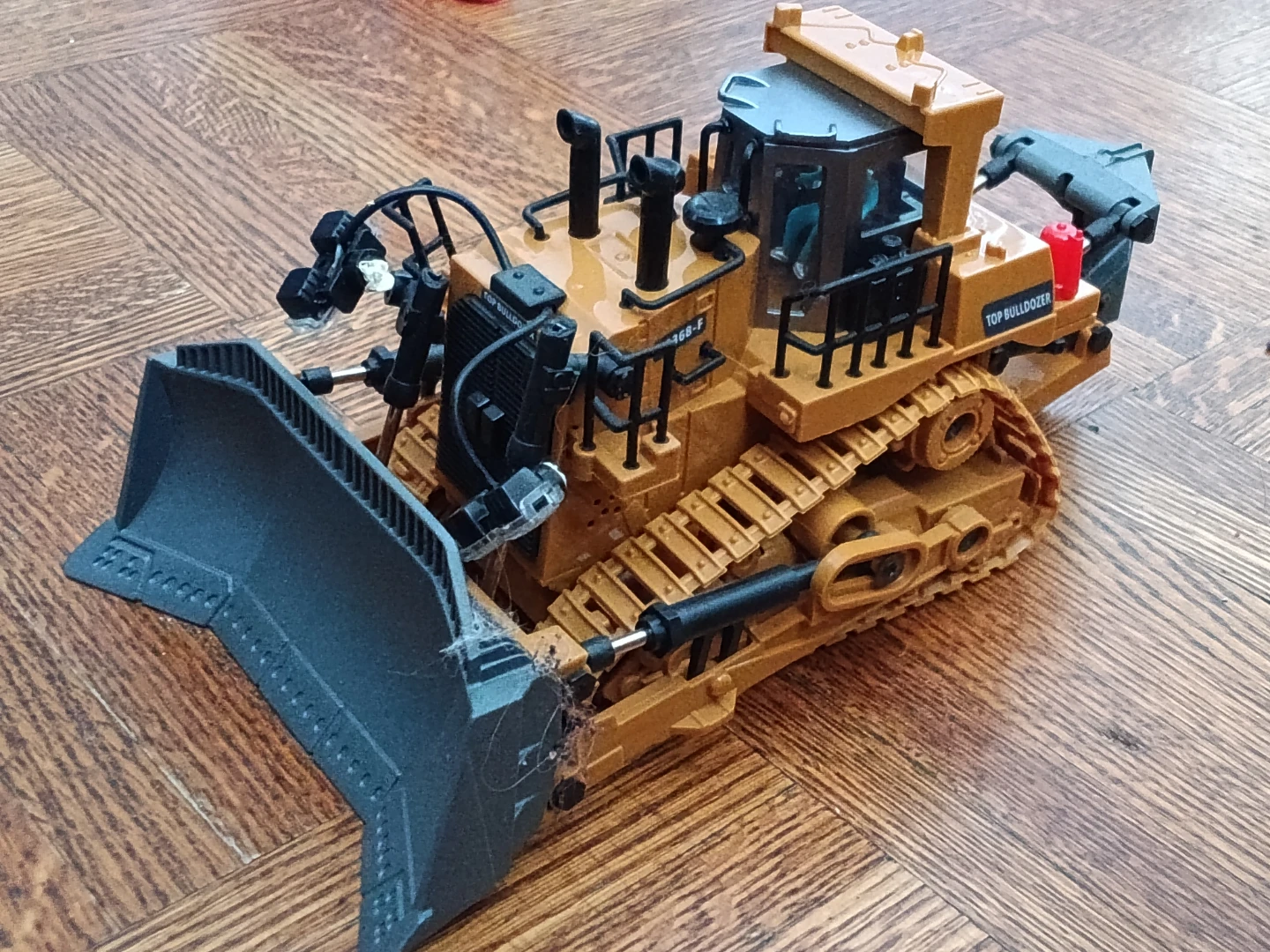 RC Top Bulldozer Construction Toy needs repair - photo 2