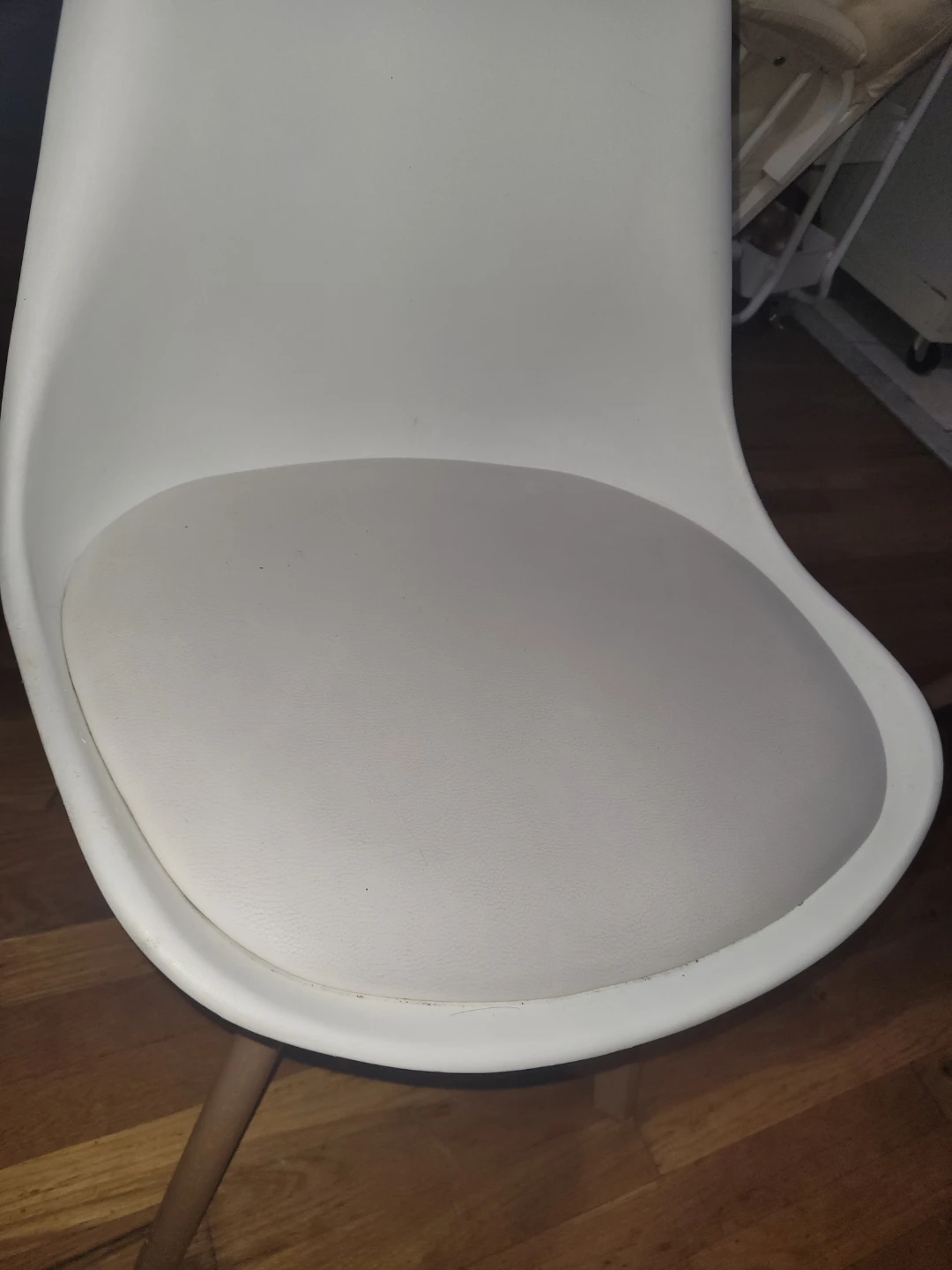 Modern White Dining Chair with Wooden Legs - photo 3