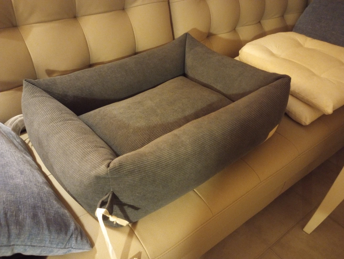 NEW Fuzzyard Life Small Corduroy Dog Bed - photo 2
