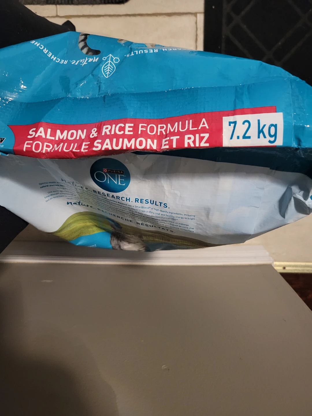 Purina ONE Salmon & Rice Cat Food 7.2kg - photo 2