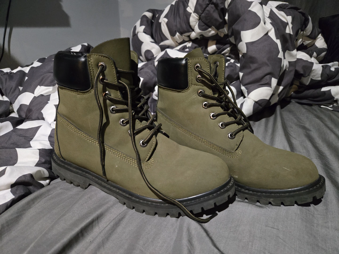 Womens boots size 9