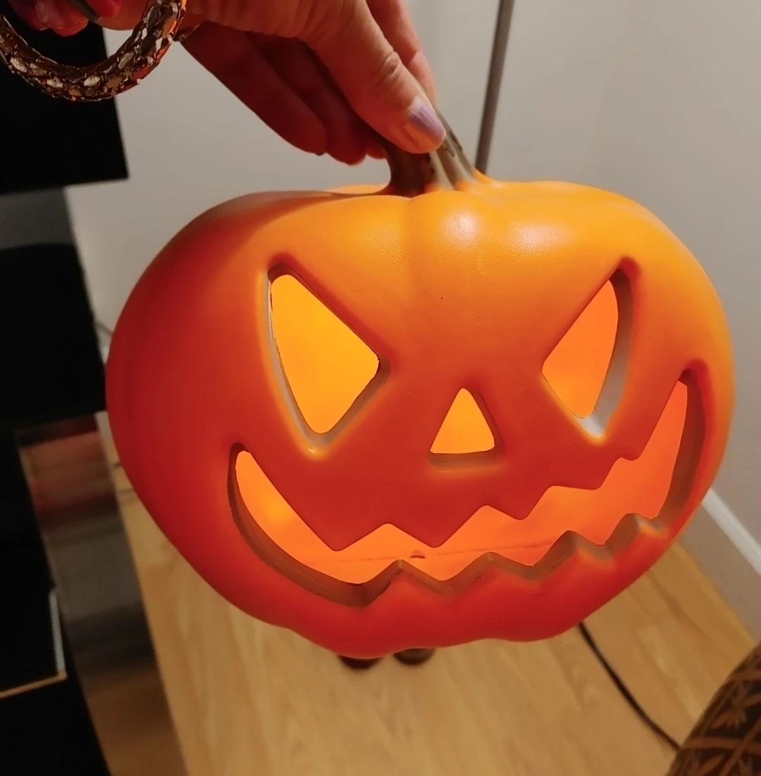 Light-up Jack-o'-lantern decoration electric lantern