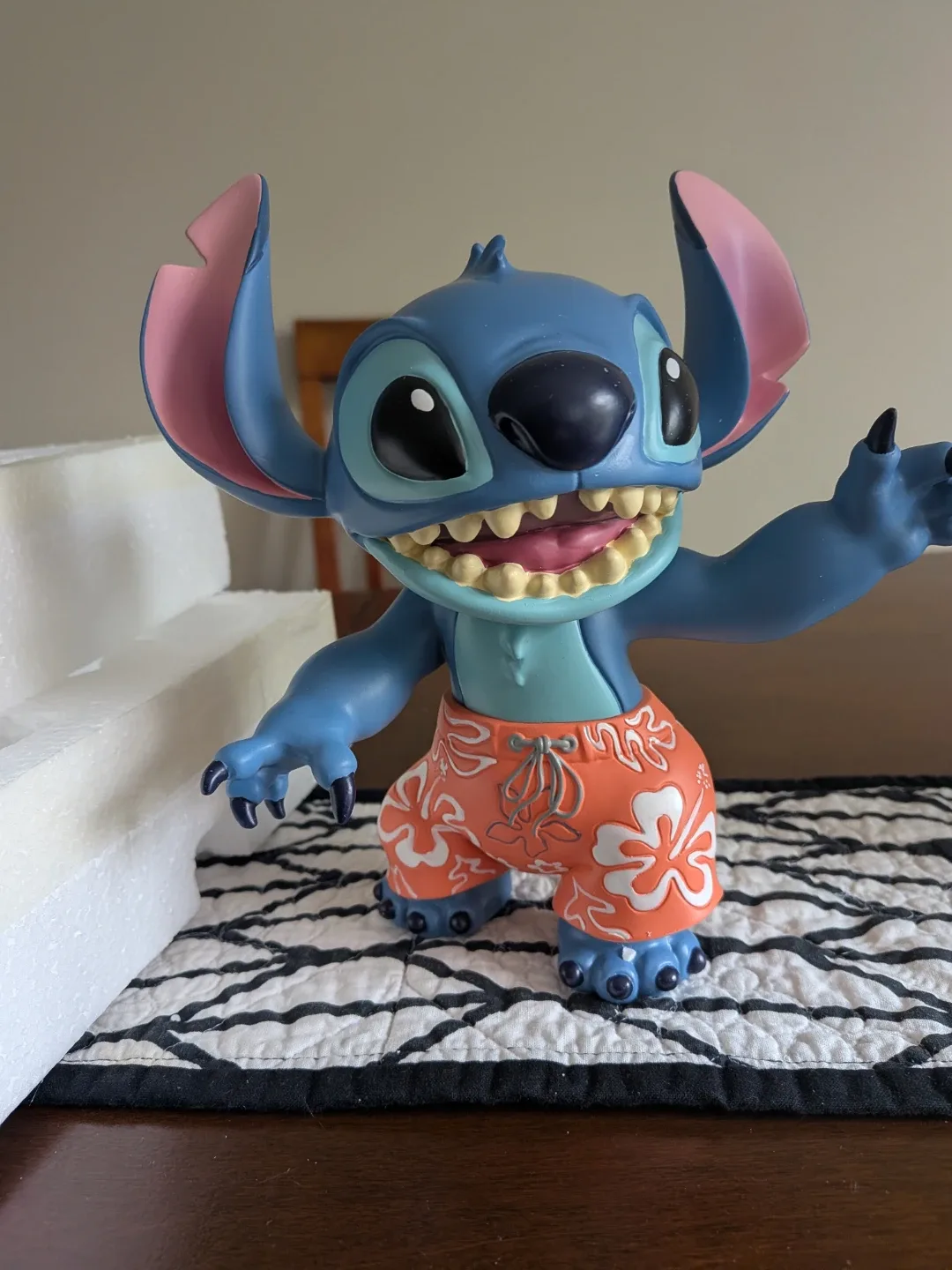 Disney Showcase Collection Stitch Figurine - photo 2