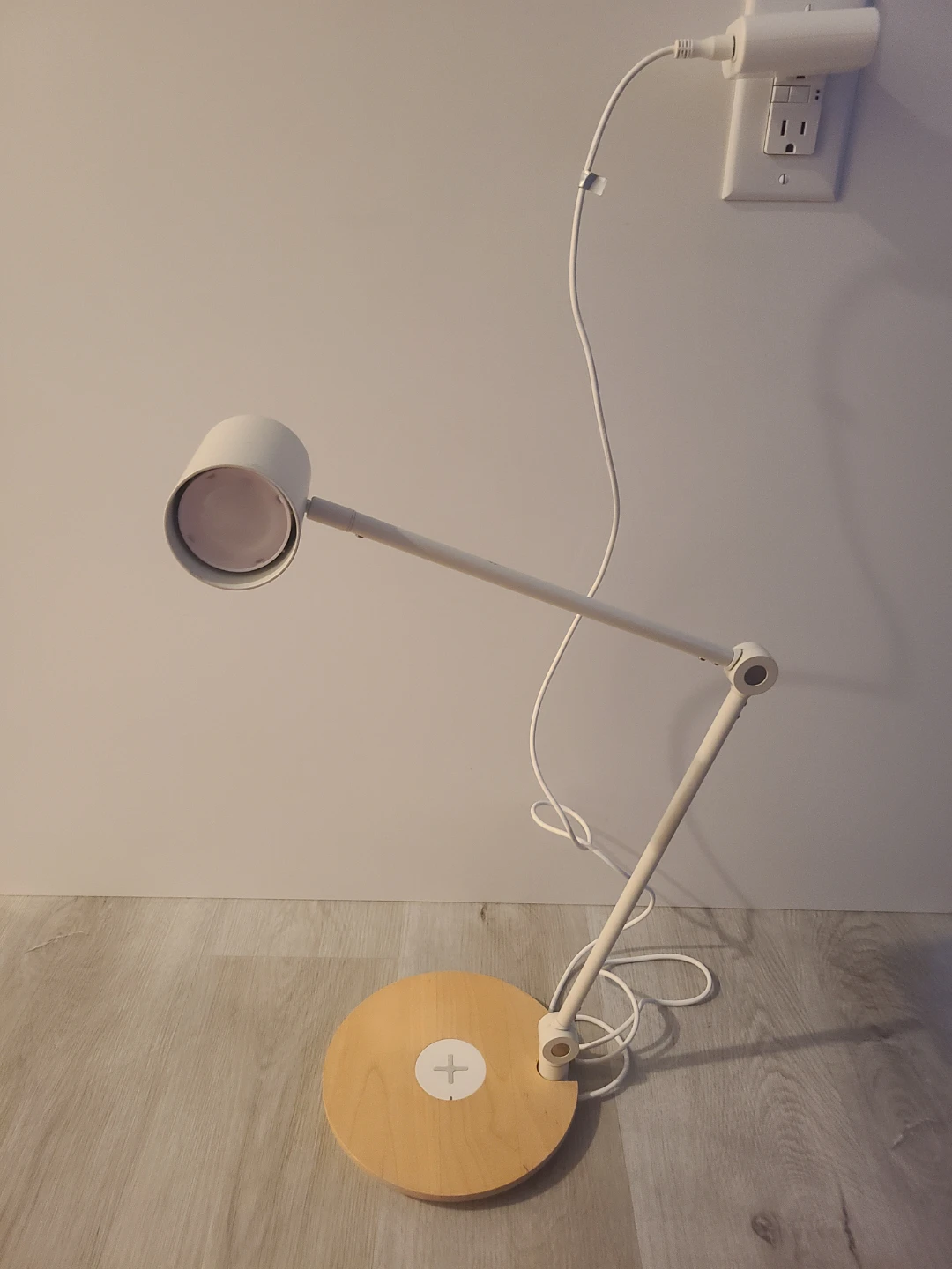 RIGGAD LED work lamp with wireless charging