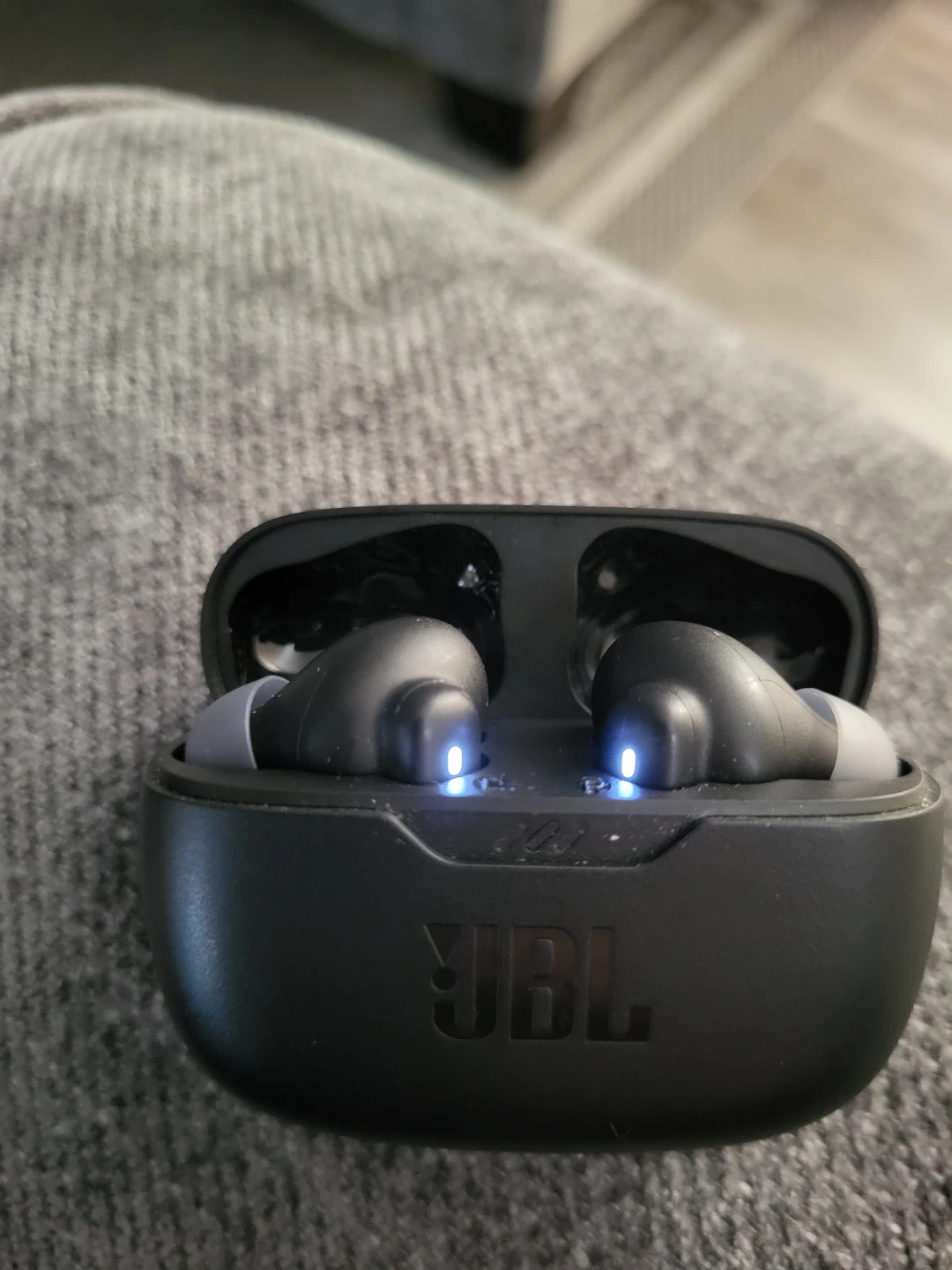 JBL Black Wireless Earbuds with Charging Case - photo 2