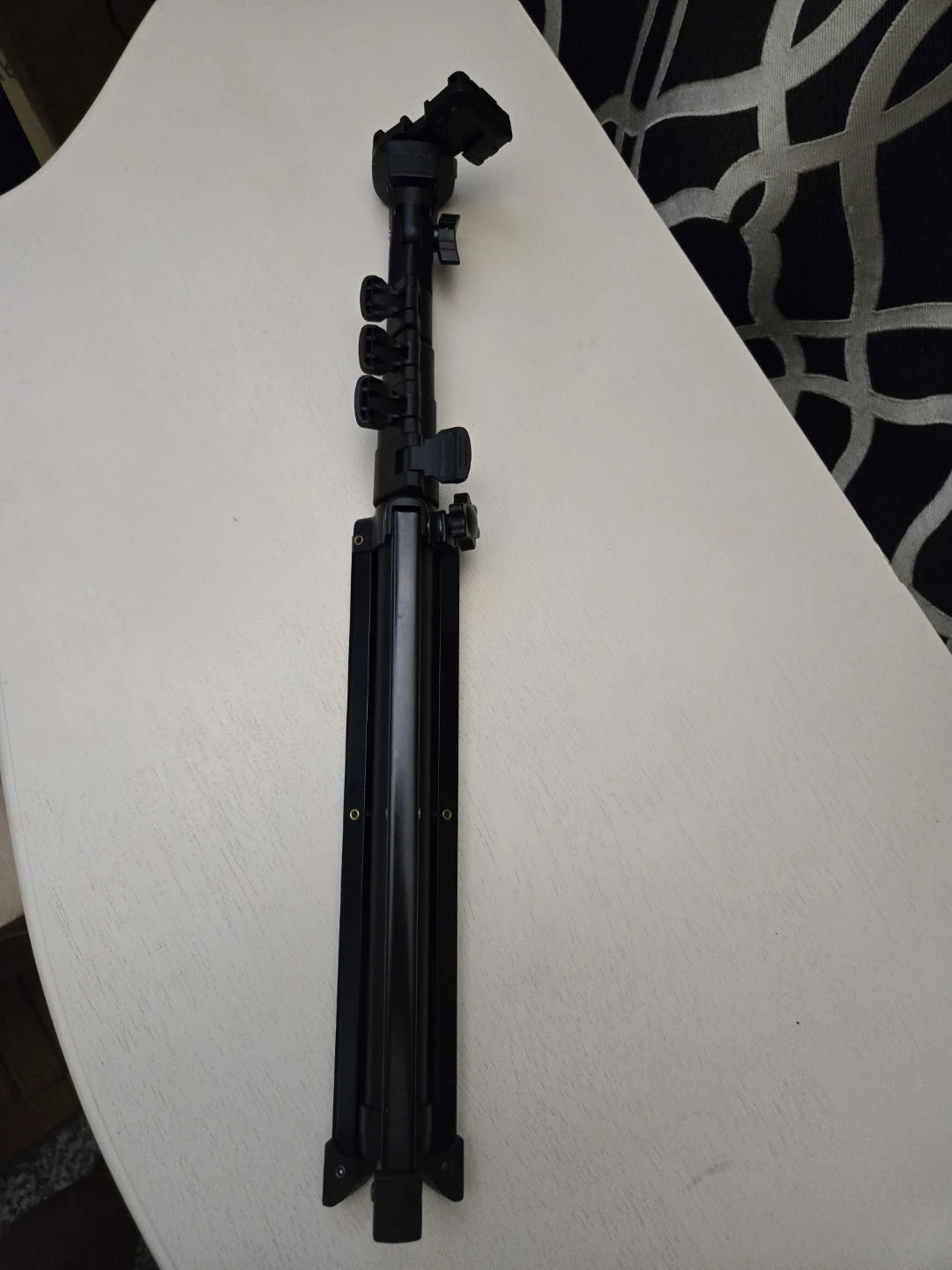 Adjustable tripod stand