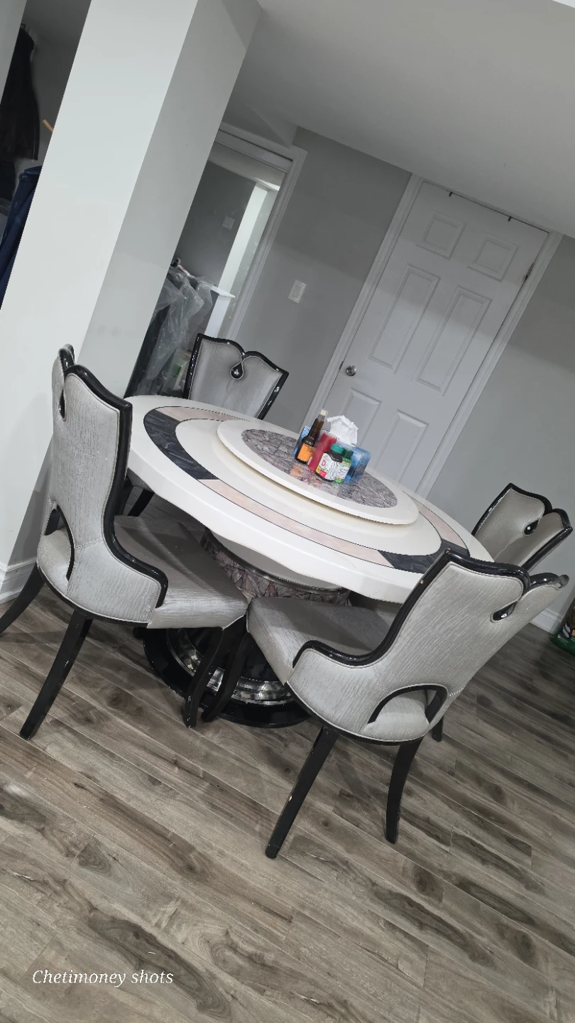 Round Dining Table with 4 Chairs
