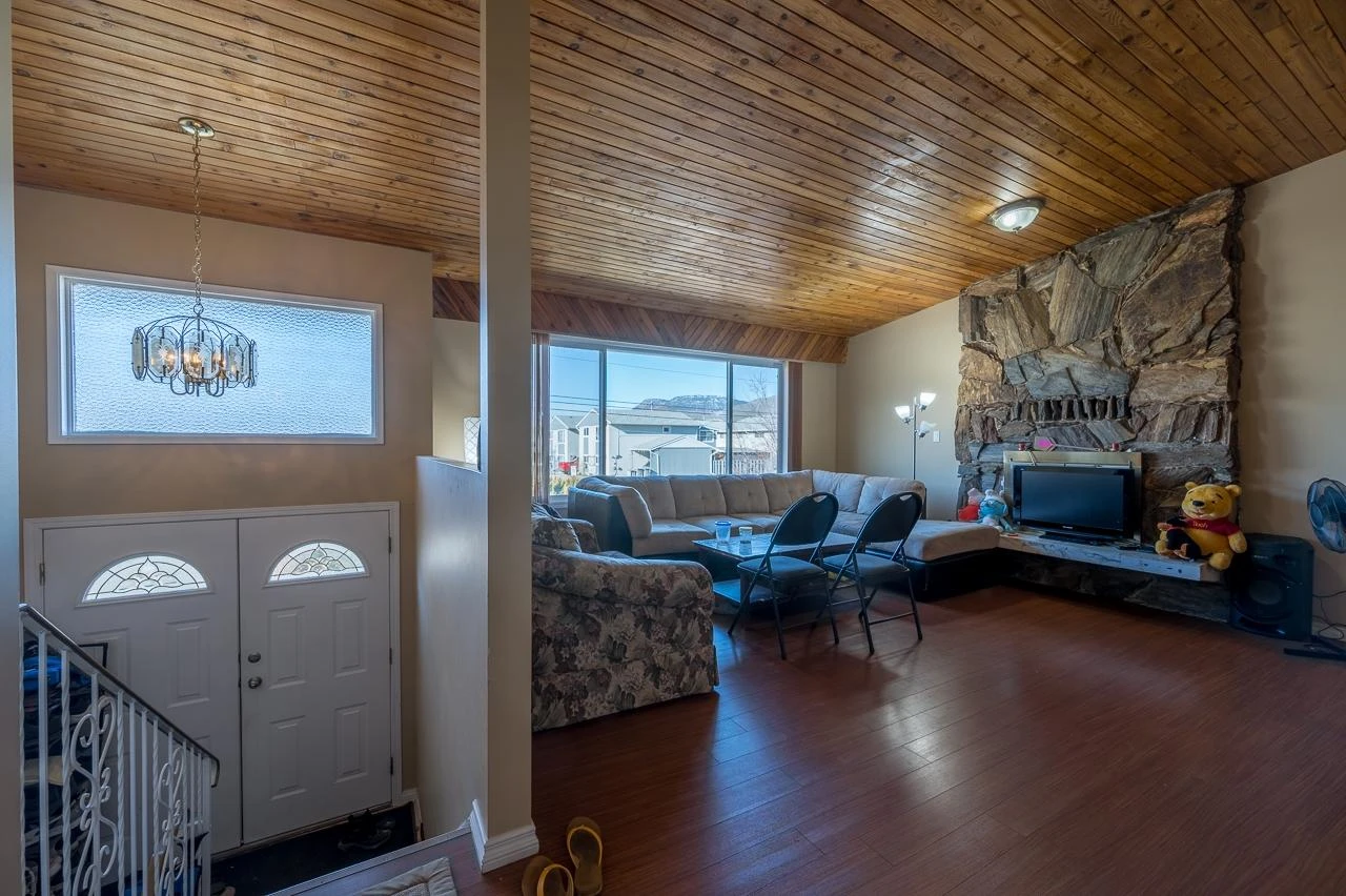 4 bed and 2 bathroom house for rent in North Kamloops - photo 3