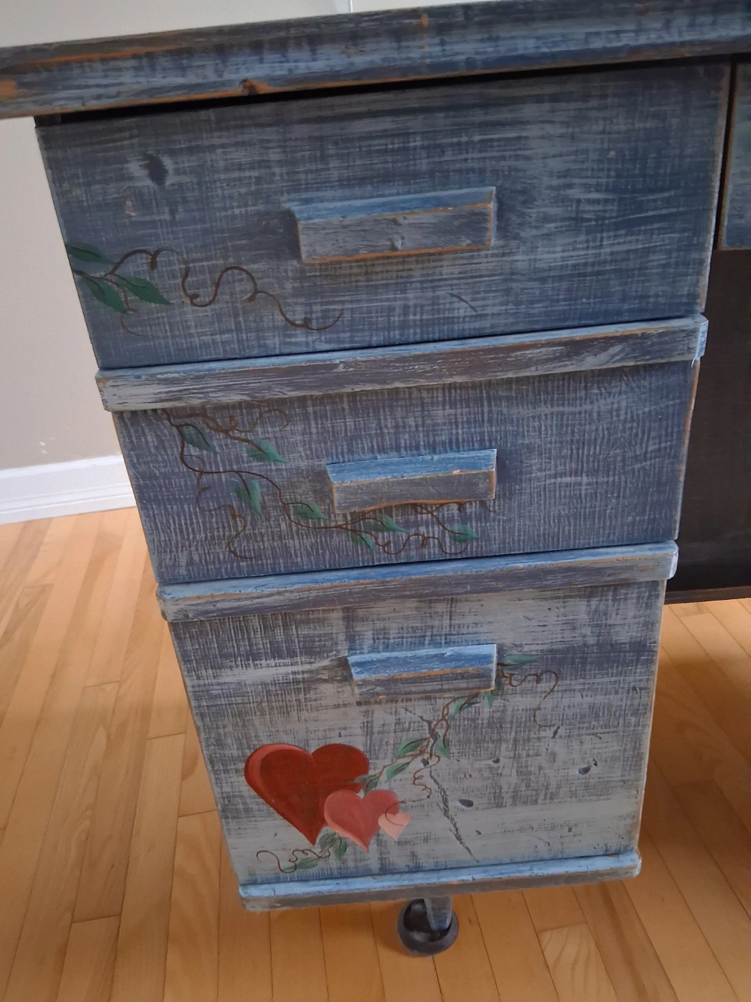 Painted Wooden Desk with Teddy Bear Motif - photo 4