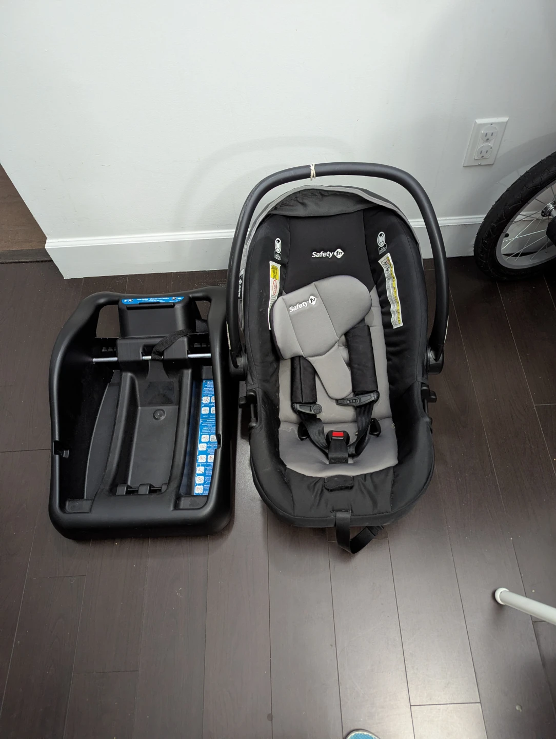 Safety 1st Infant Car Seat with Base - photo 2