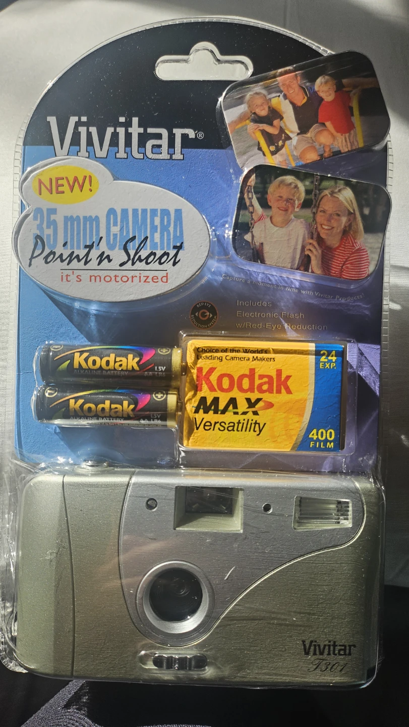 Vivitar F301 35mm Point 'n Shoot Camera