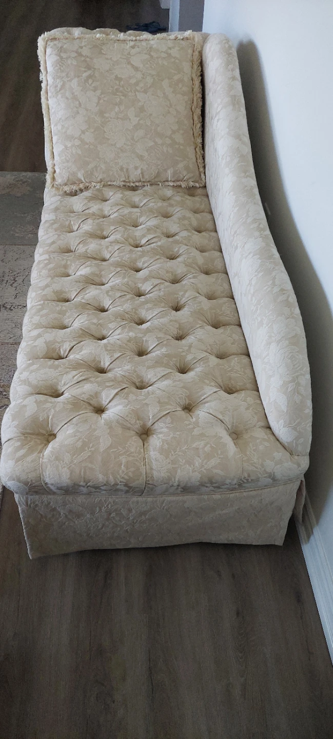 Cream Floral Tufted Chaise Lounge