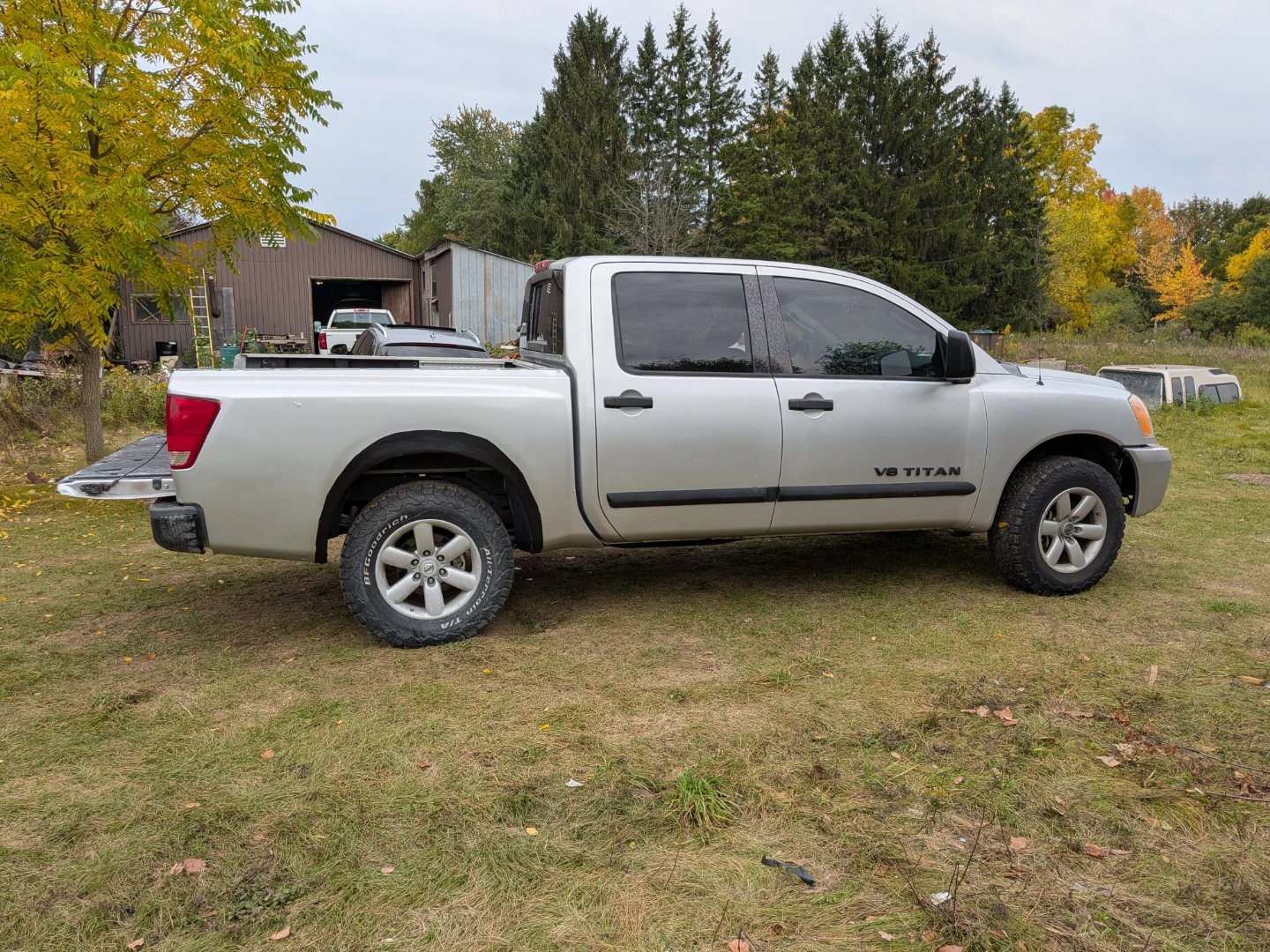 Nissan Titan SV 4x4 Truck