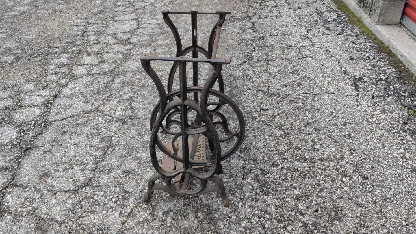Vintage Bradbury Sewing Machine Base - photo 2