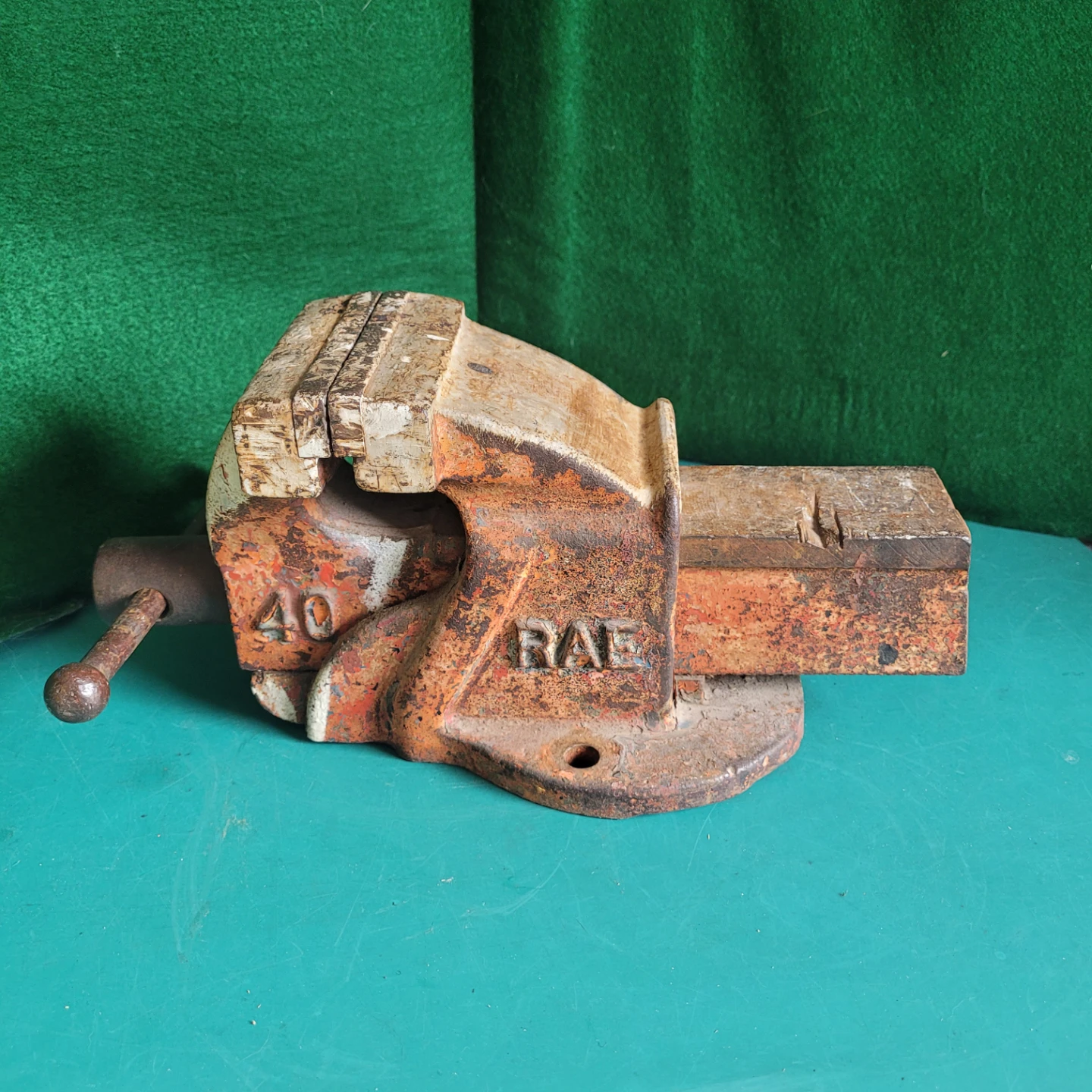 Vintage Hamilton Canada Rae Model 40 Bench Vise - photo 3