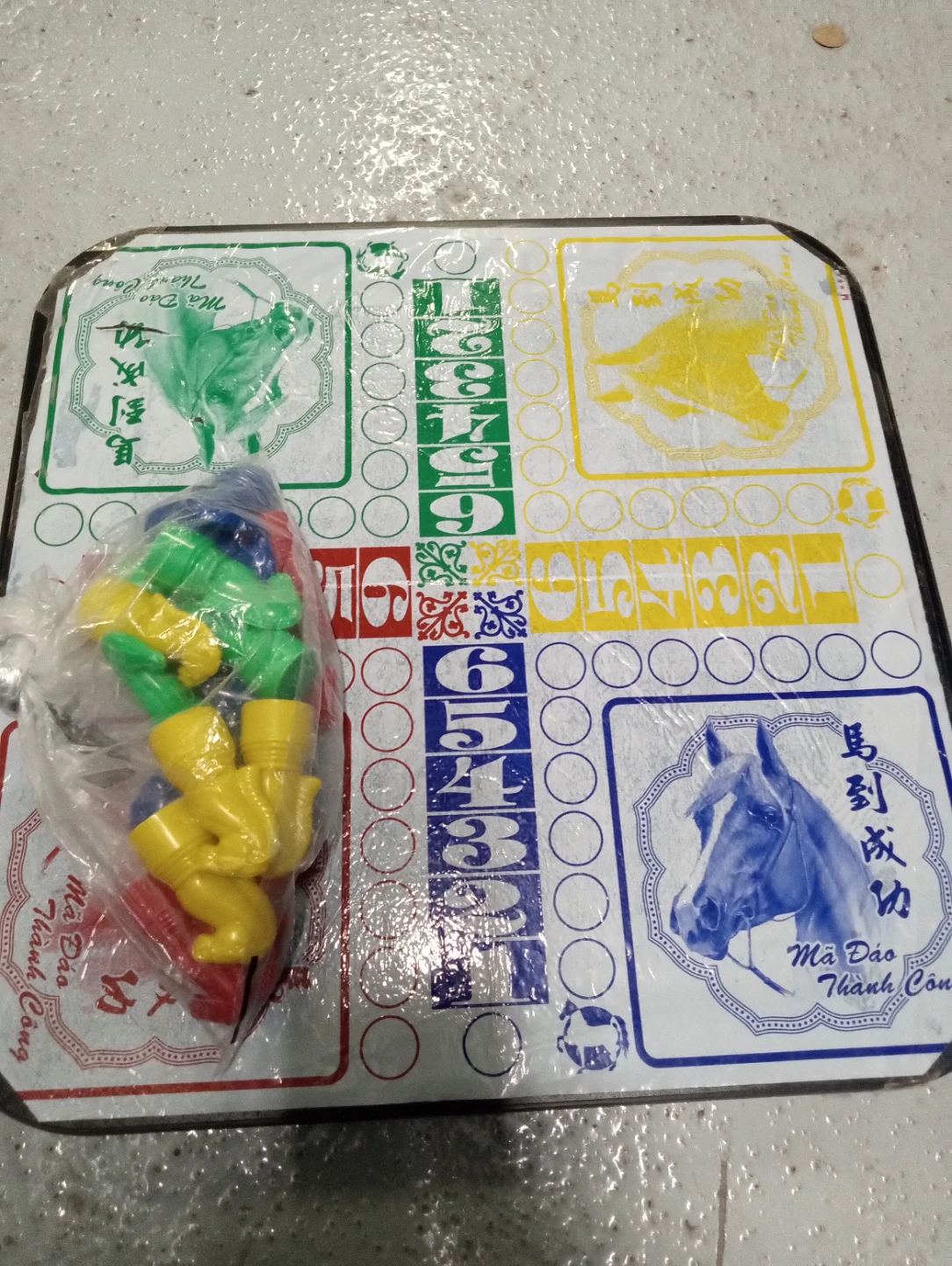 Horse racing noard Game $10
