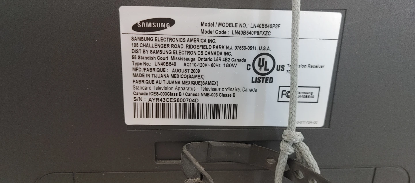 Samsung 40-inch LCD TV with Roku streaming device - photo 4
