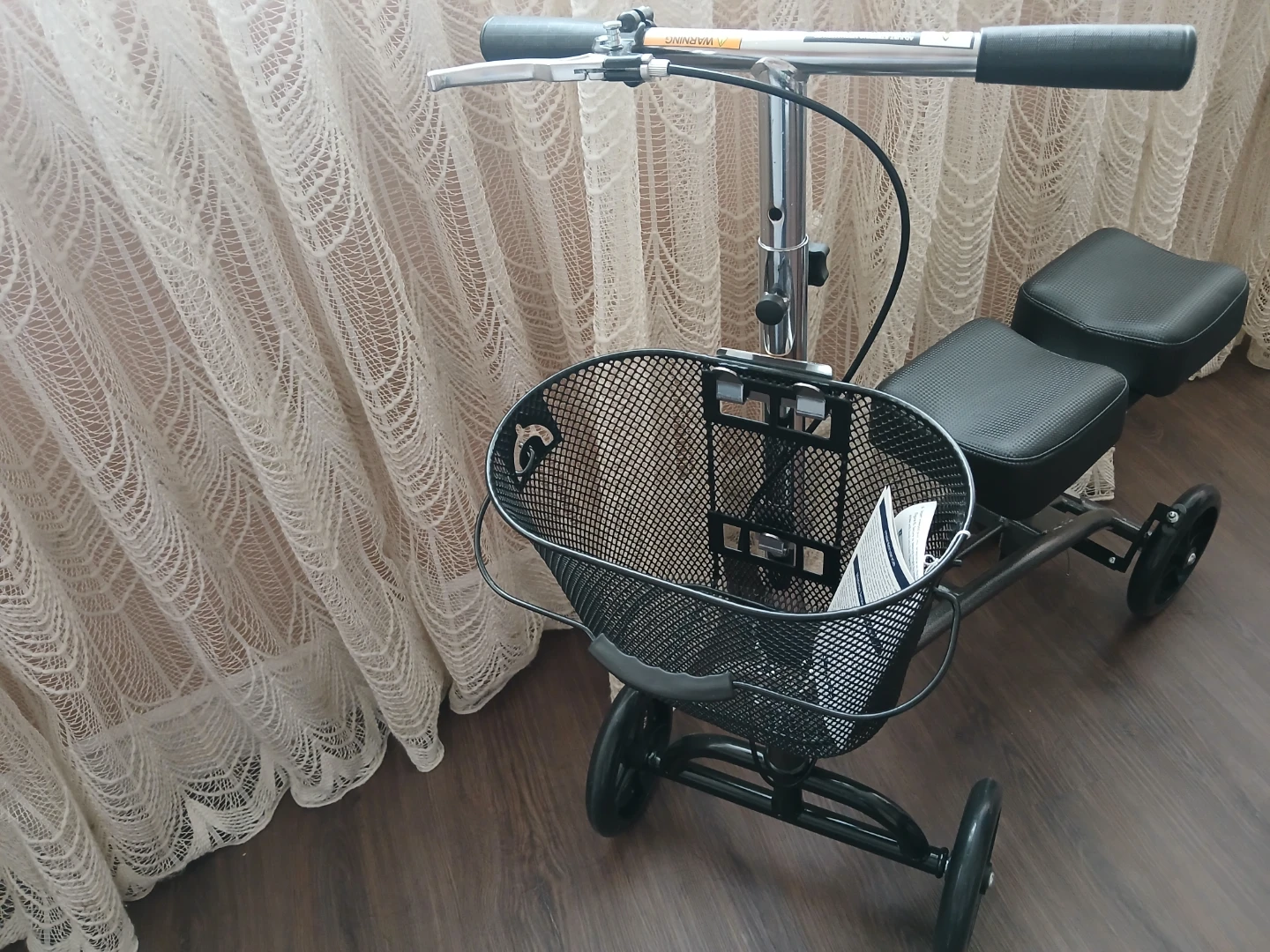 Steerable Knee Scooter with Basket