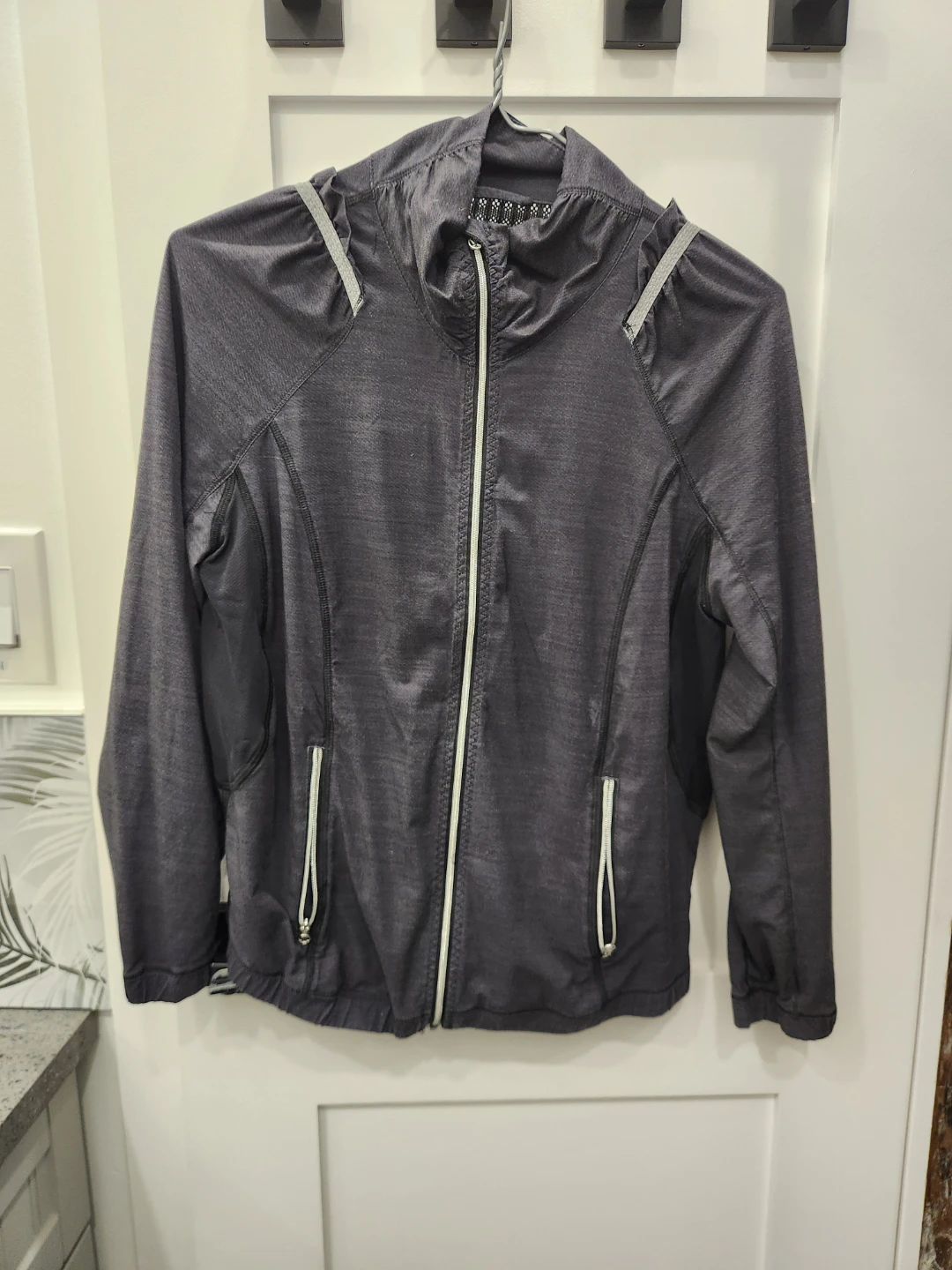 Lululemon Women's Athletic Jacket - photo 2
