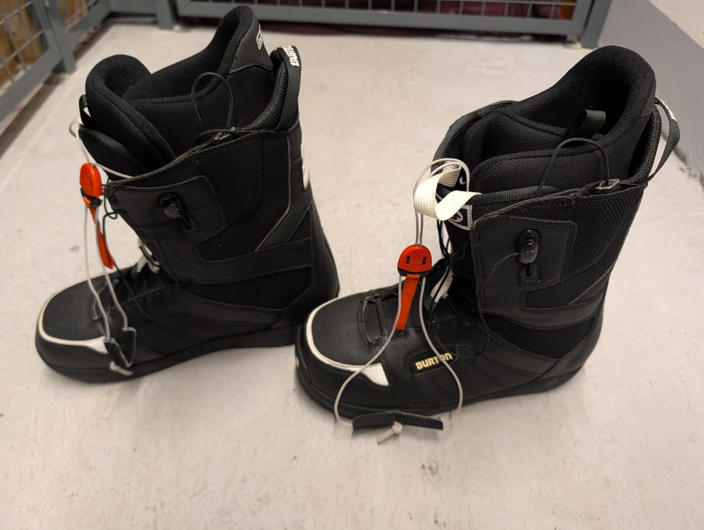 Burton Moto Snowboard Boots Men's Size 11 - photo 2