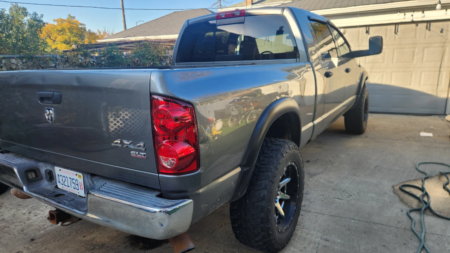 Dodge Ram 1500 SLT 4x4 Hemi - photo 4