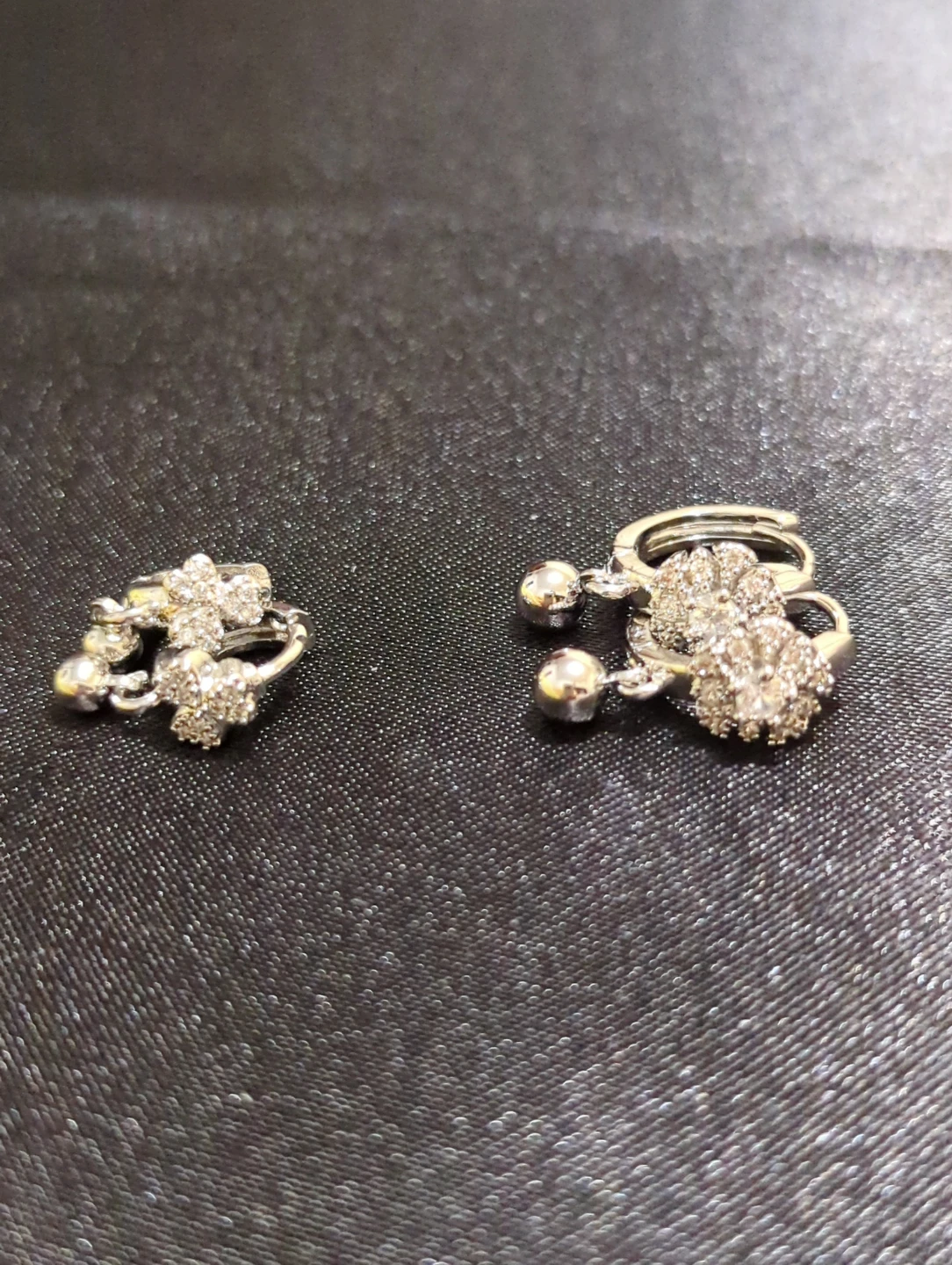 Two pairs of silver tone dangle earrings - photo 4