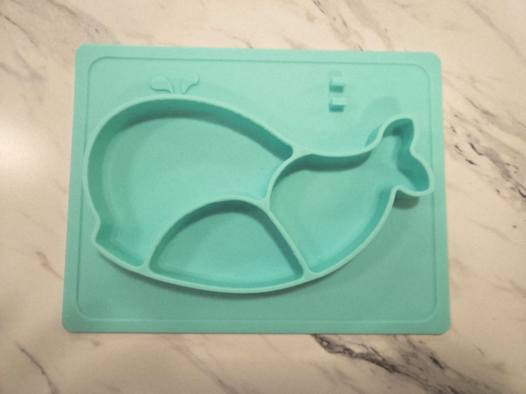 Silicone plate whale for toddlers