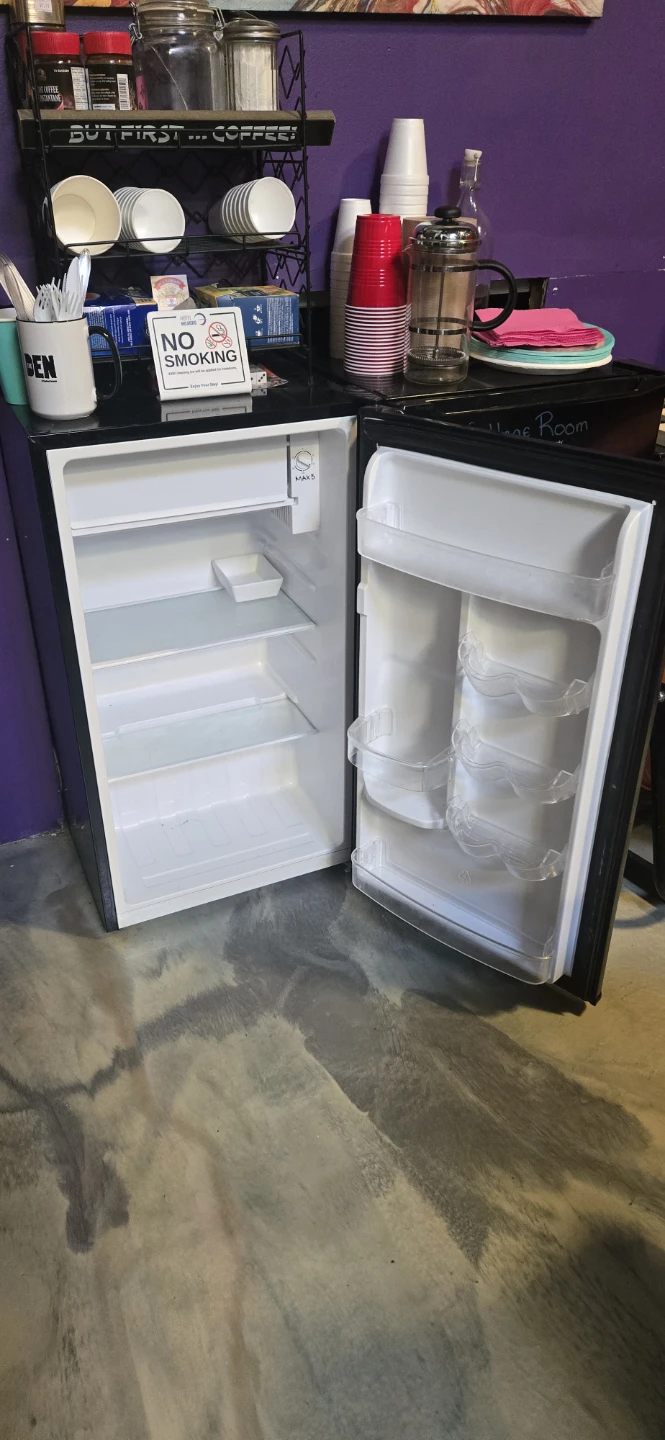 Hamilton Beach Compact Refrigerator - photo 2