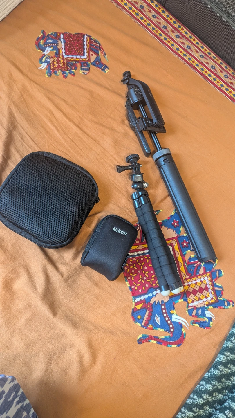 Sony Vlogging Camera Kit with Rode Mic and Tripods - photo 3