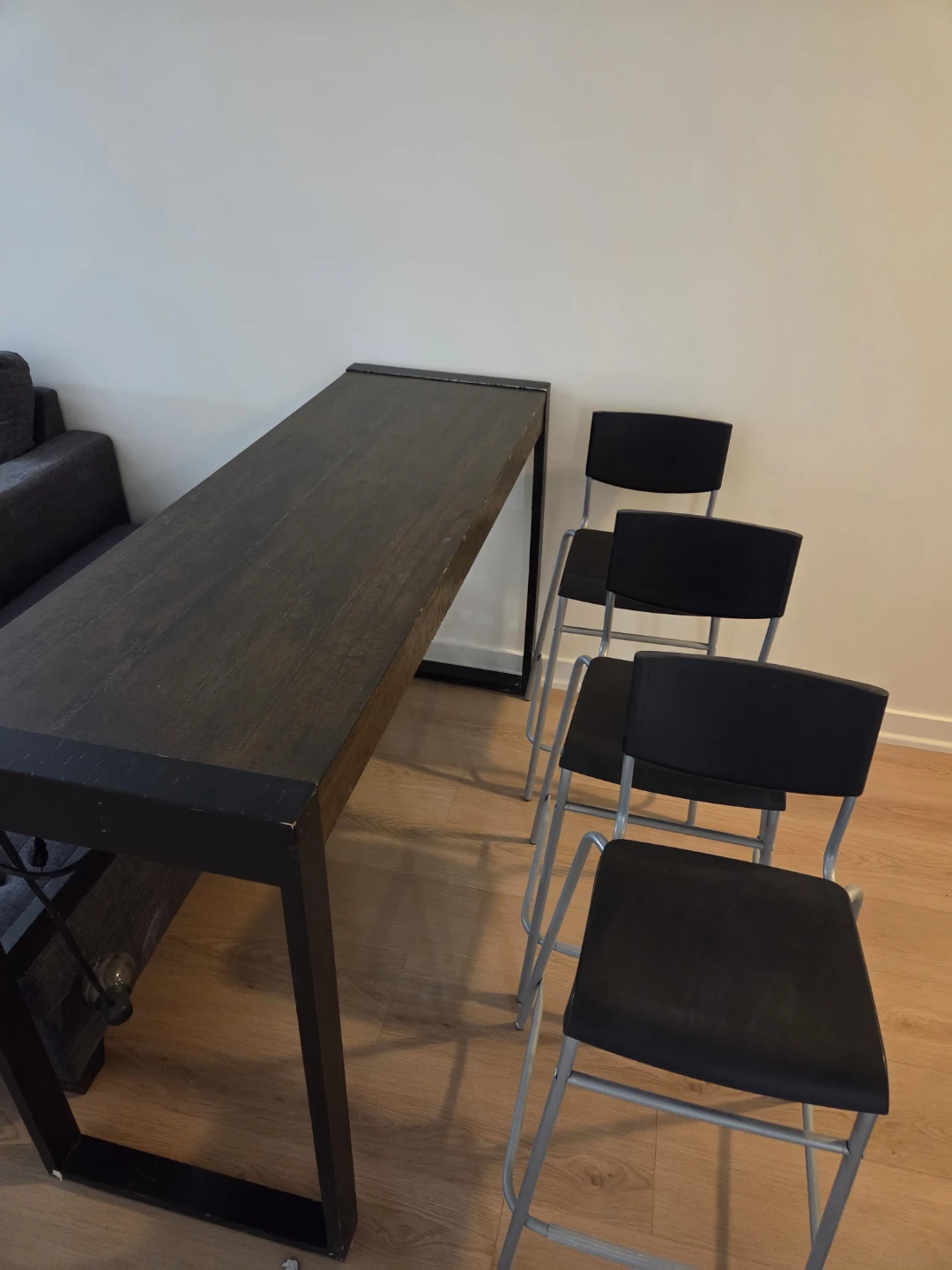 Table + 3 chairs