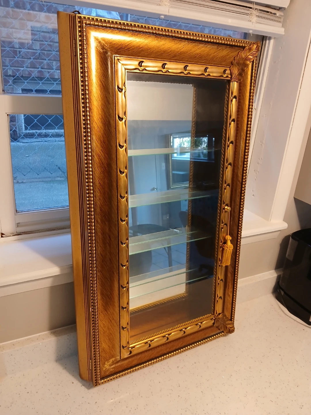 Vitrine Mirrored Vintage Wall-Mount Display - photo 4