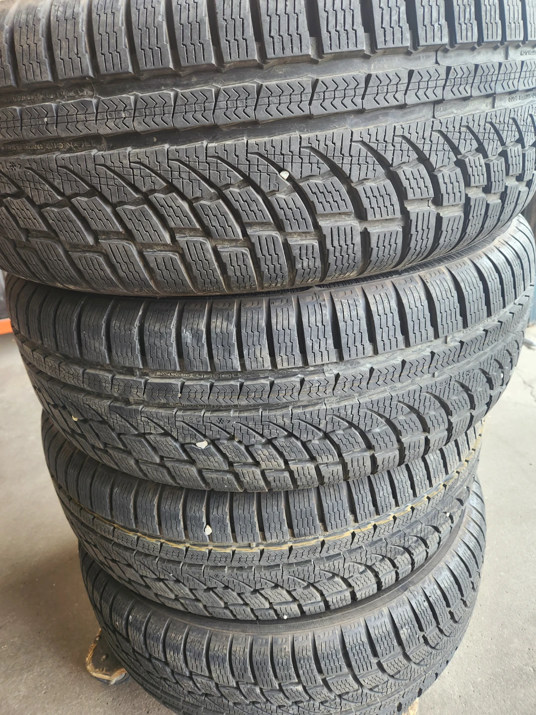 100km driven 4 Nokian Tyres all weather SUV 235/65R18 - photo 2