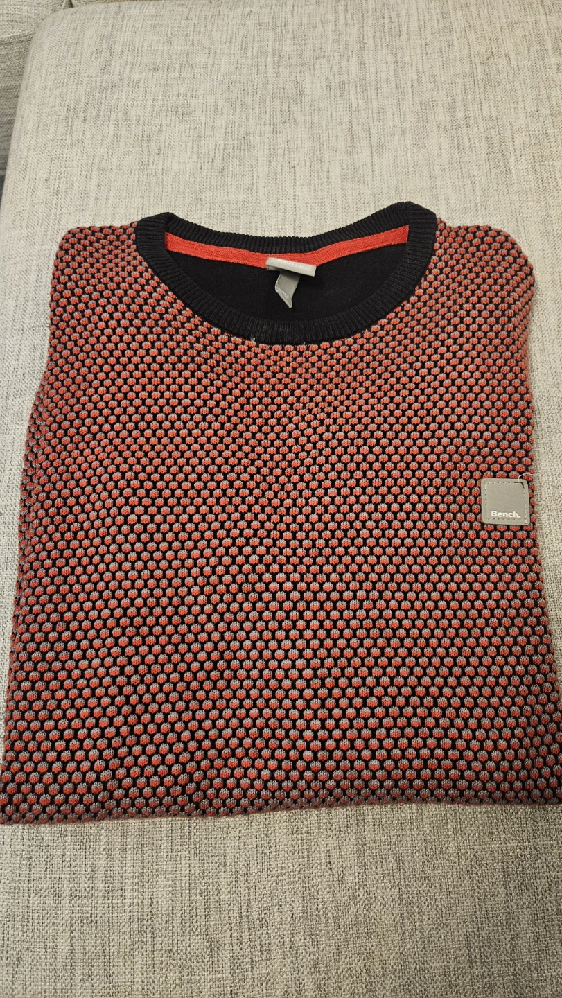 Bench crew neck spotted size Large
