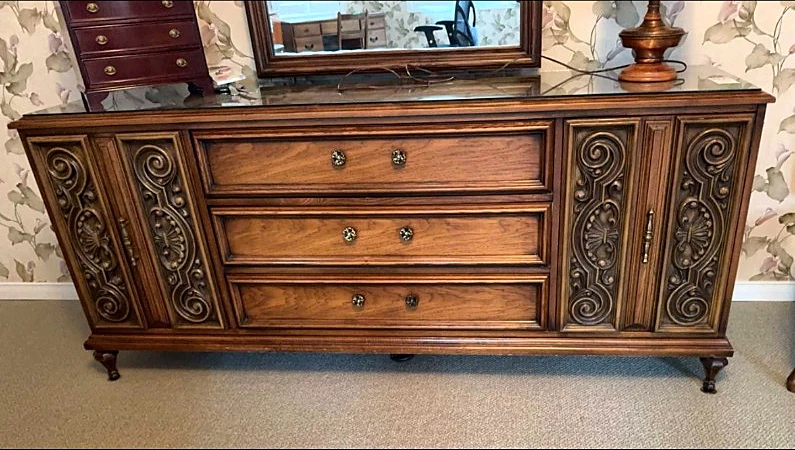 Peppler's Oak Dresser + Mirror | TOMORROW PICKUP ONLY - photo 2