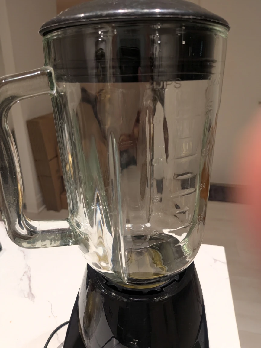 Move out sale: Black & Decker Multifunction 10-Speed Blender - photo 2