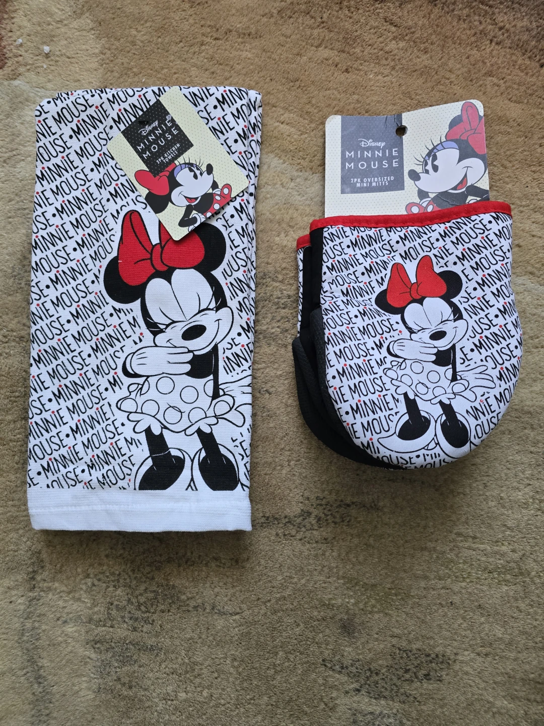Disney Minnie Mouse Kitchen Towel and Mini Mitt Set