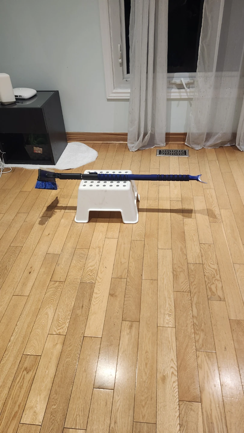 Snow brush and ice scraper